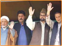 کشمیری رہنماؤں نے ستاون برسوں بعد پہلی بار لائن آف کنٹرول پار کیا