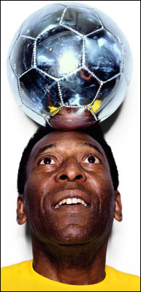 Pelé, em foto para o livro 'The Fifa 100'
