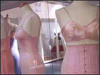 Lingerie em exposição na mostra Knickers!