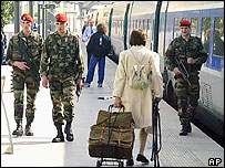 Lính Pháp tại nhà ga Lyon ở Paris