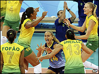 Brasileiras comemoram ponto da medalha de ouro