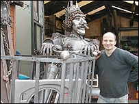 Sculptor Paul Richardson and the King 