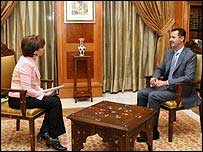 O presidente da Síria, Bashar Al-Assad, concedendo entrevista