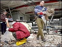 Investigadores israelenses analisam local de ataque em Erez