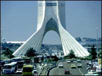 Tahran'daki Azadi Kulesi