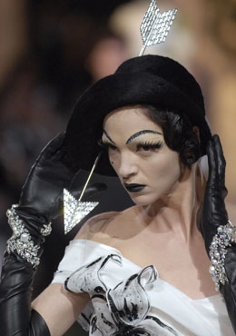 Stephen Jones for Dior Haute Couture © Catwalking.com