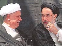 محمد خاتمی در شرايطی دولت را از اکبر هاشمی رفسنجانی تحويل گرفت که روابط خارجی ايران با تنش های جدی بود