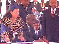  معاہدے پر دستخط