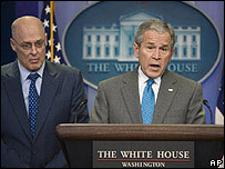 O secretário do Tesouro americano, Henry Paulson, e o presidente dos Estados Unidos, George W. Bush