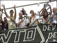 کین کن مذاکرات کے خلاف احتجاج