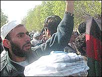 گروه هايی از مردم هرات، صبح دوشنبه در اعتراض به کشته شدن ميرويس صادق وزير هوانوردی افغانستان تظاهرات کردند