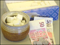 Cukr, peníze (ilustrační foto)