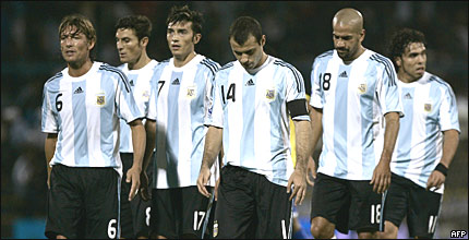 La albiceleste abandona el campo