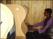 تنکي ځوانان او انټرنټ کلپ