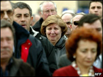 Anma törenindeki İspanyollar