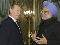 मनमोहन सिंह पुतिन के साथ (फ़ाइल फ़ोटो)