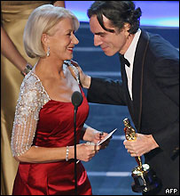 丹尼尔•戴-路易斯（右）与海伦•米伦