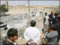 Gazze'de vurulan bir bina