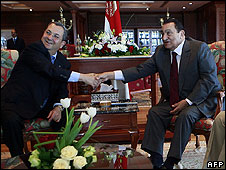 رئیس جمهور مصر (راست) و وزیر دفاع اسرائیل