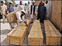 تابوتهای امدادگران کشته شده در ولایت لوگر