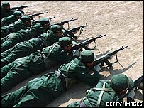 Recrutas chineses participam de treinamento