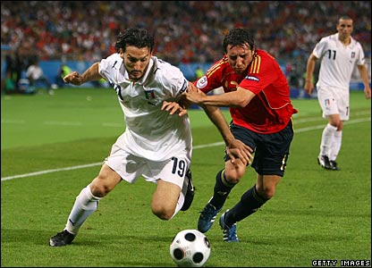 Zambrotta của Italy và Cazorla của Tây Ban Nha