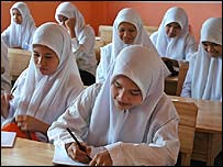 دختران دانش آموز در آچه اندونزی