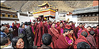 Tibet pilgrims in Labrang Monastery