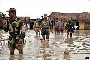 बाढ़ की स्थिति बिगड़ी