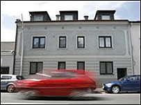 A casa em Amstetten onde Josef Fritzl manteve Elizabeth e seus filhos presos durante 24 anos