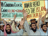 مذہبی جماعتوں نے چیمہ کو ایک ’ہیرو‘ قرار دیا ہے