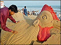 پوری کے ساحل پر بنائی گئی مورتی