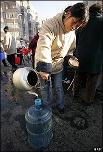 Panika kvůli nedostatku vody v Harbinu