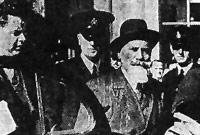 Michal Onufrejczyk yn gadael y Llys Michal Onufrejczyk yn gadael y Llys