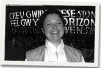 Lowri mair, Un o 'Sherpas' - tywyswyr yng Nghanolfan y Mileniwm