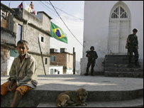 Militares patrulham Morro da Providência (foto de arquivo - 17/6/2008)