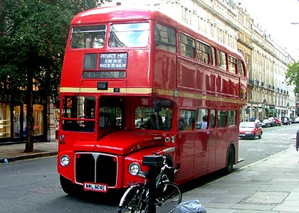 Robbie Williams live at his rehearsal rooms
