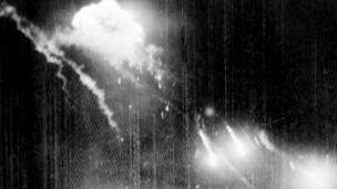 Máy bay B52 rơi trên bầu trời Hà Nội