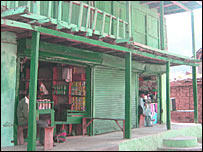 कश्मीर में दुकानें