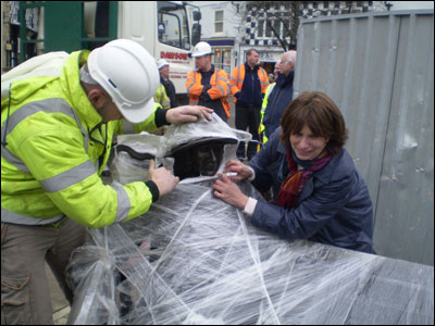 Barbara Asquith unwrapping her sculpture of "Blind Jack"
