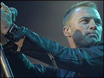 Ronan Keating gives it some welly at Blickling.