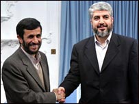 O presidente do Irã, Mahmoud Admadinejad (esq.), e o líder do Hamas Khaled Meshaal