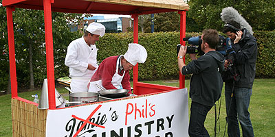 Phil Tufnell tries 'passing on' his cookery skills for a One Show film