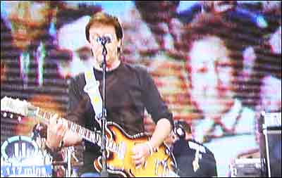 شیرین عبادی در کنسرت لایو 8