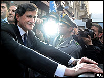 Gianni Alemanno, do partido Aliança Nacional, de inspiração neofascista, foi eleito prefeito de Roma