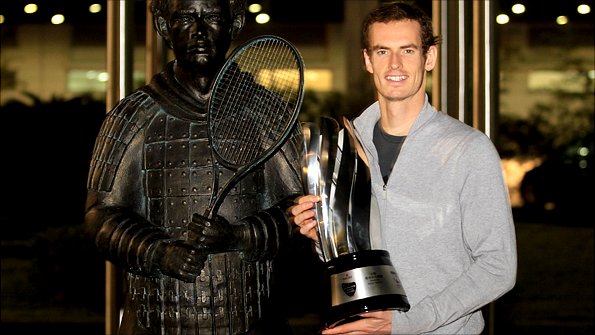 Andy Murray with statue