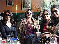 महिला समूह के लोग