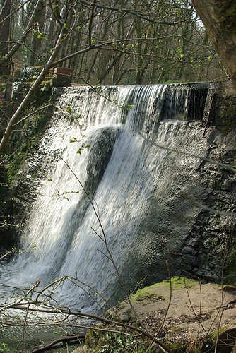 Wepre Park weir by Richiegriff via Flickr