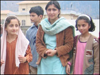 مظفرآباد میں لوگ کھلے آسمان تلے نکل آئے