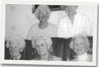 Pum chwaer yn eu cynefin